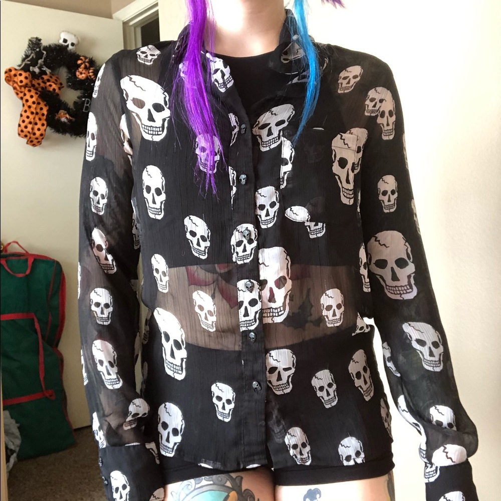 EVERYTHING MUST GO ‼️ Skull Button Up